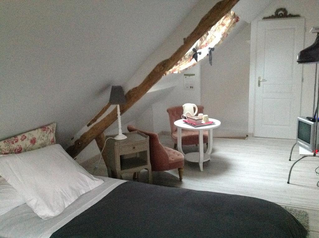 Le Saint Aubin- Maison D Hotes Dans Ce Monastere Du 16 Siecle Amfreville-la-Campagne Rom bilde